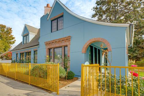 Pasadena House | Rose Bowl, New Pasadena Home Steps to Old Town