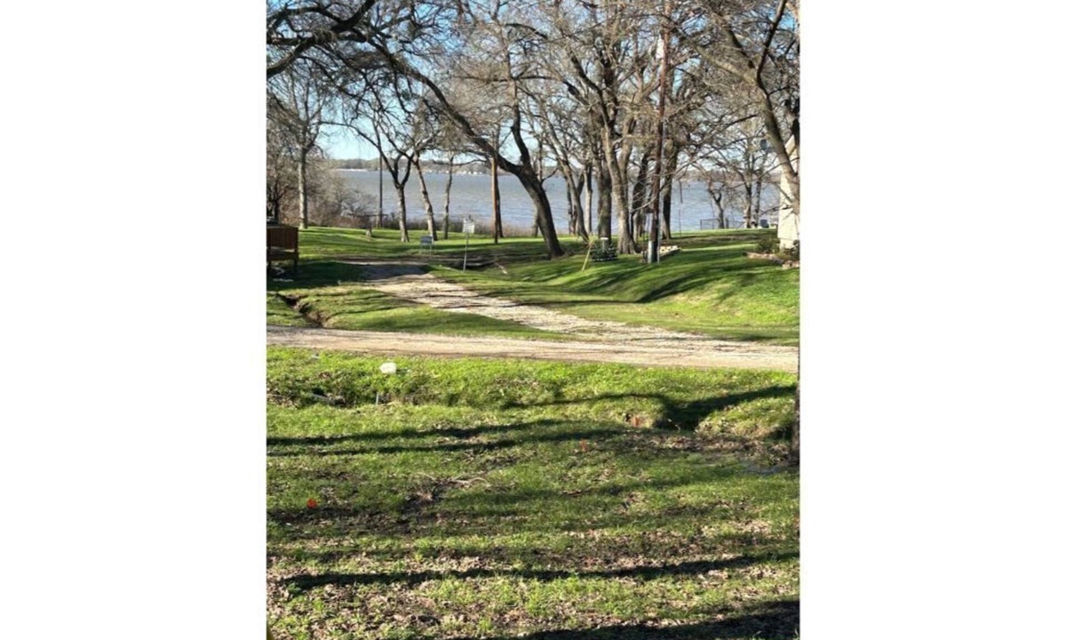 Quinlan House | Rustic Country Cabin with a Lake View! Easy Access to Lake Tawakoni