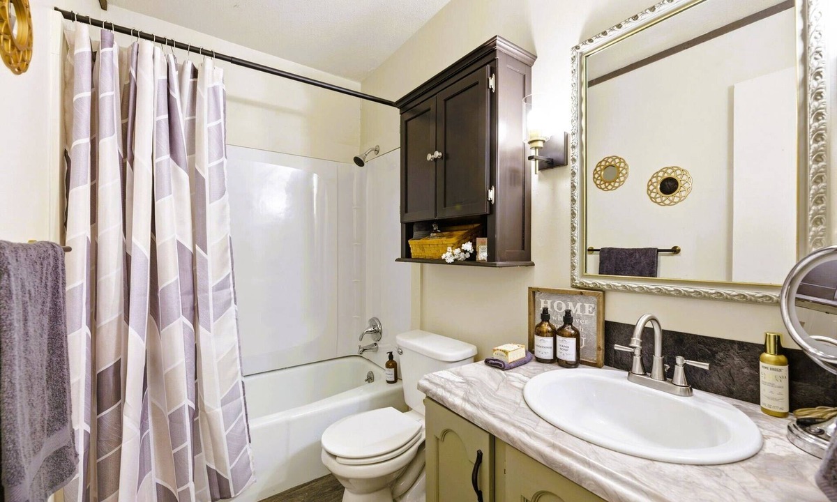 Franklin County Condo | Santa Fe 1976! Work Travel Stay Awhile Game Room!