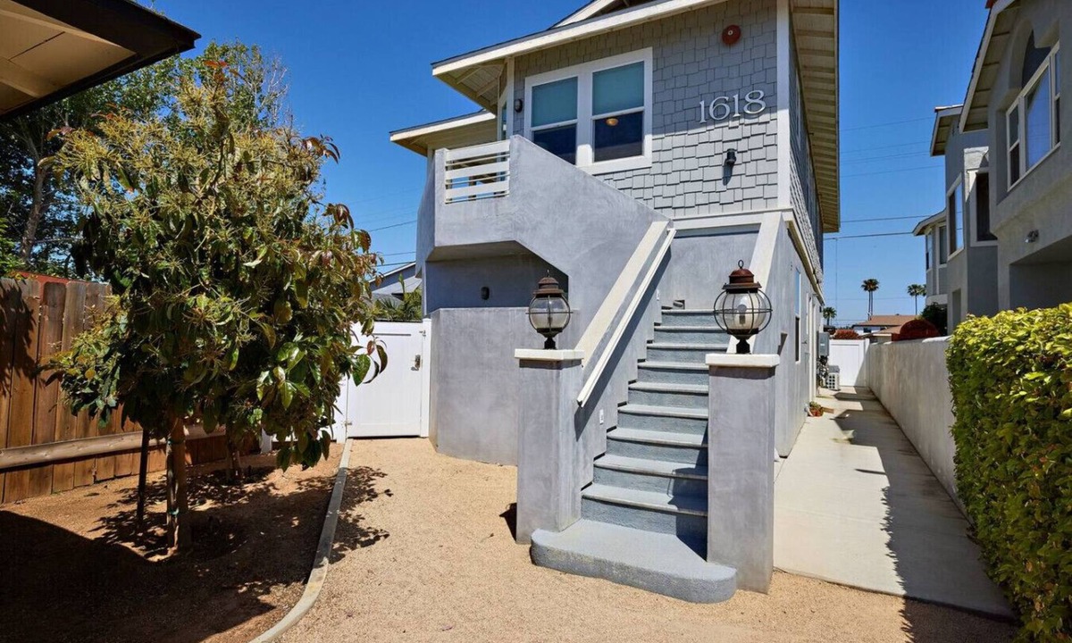 South Oceanside Apartment | Seaview Sunset - Close to beaches & restaurants!