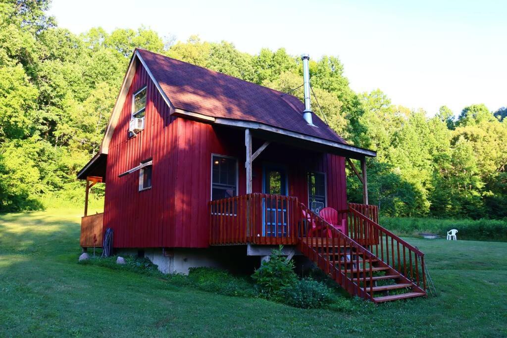 Waneta House | Secluded Cabin on Red Haven Farm