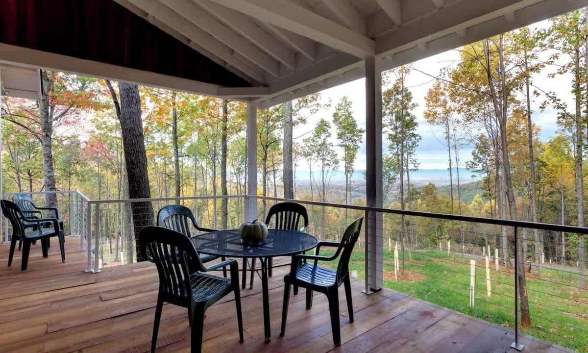 Cobham House | Secluded Home with Mountain Views | 2 Bed, 2 Bath