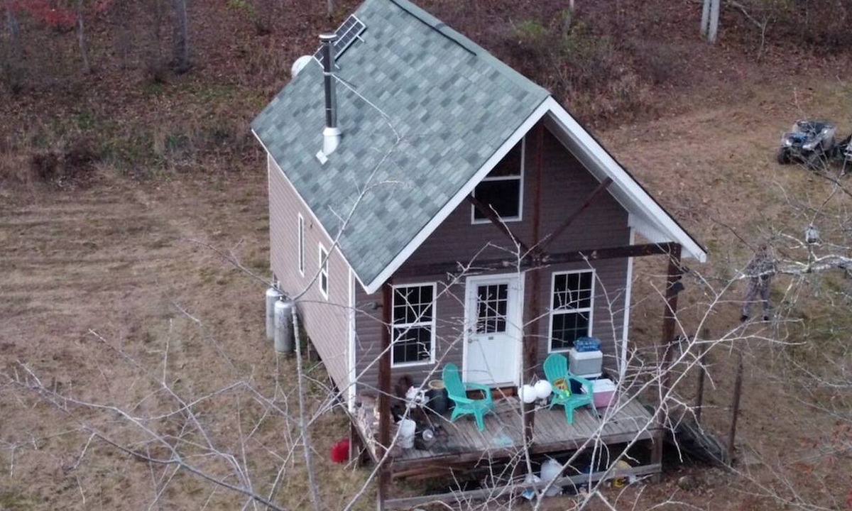 Scottown Cabin | Secluded Off-Grid Cabin with Waterfall & Hiking Trails Near Rome Township, OH
