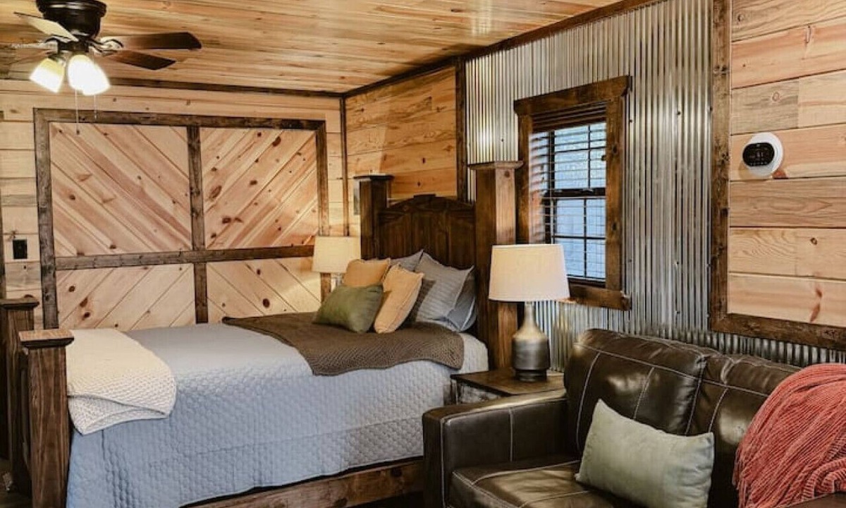 Broken Bow Cabin | Secluded Pine Cabin - Cozy & Peaceful Getaway