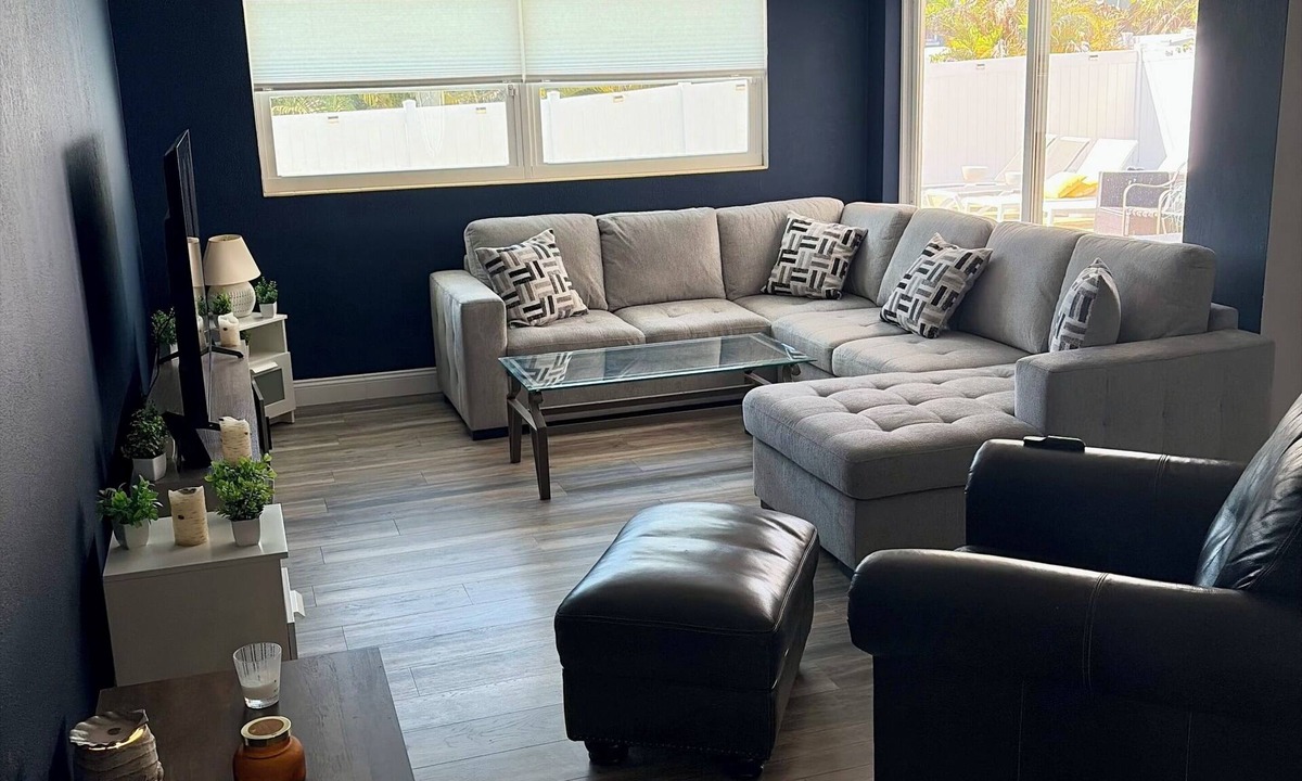 Clearwater House | Serene 3-bedroom house with AC and saltwater pool in charming Clearwater.