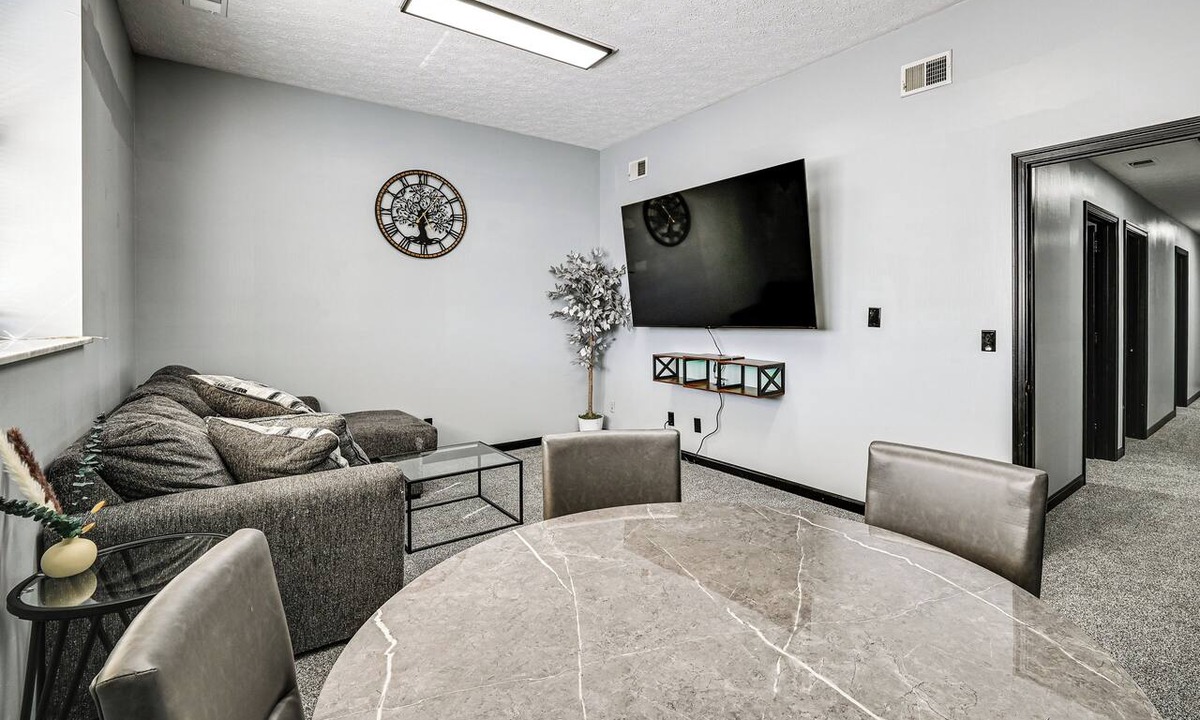 Parkersburg Condo | Shop & Stroll! Central Parkersburg Stay Near Dtwn