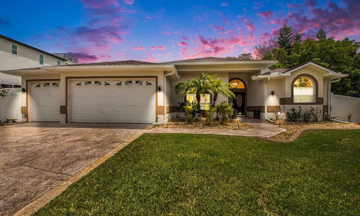 Oldsmar House | Shore Drive Sunshine fully furnished home pet friendly