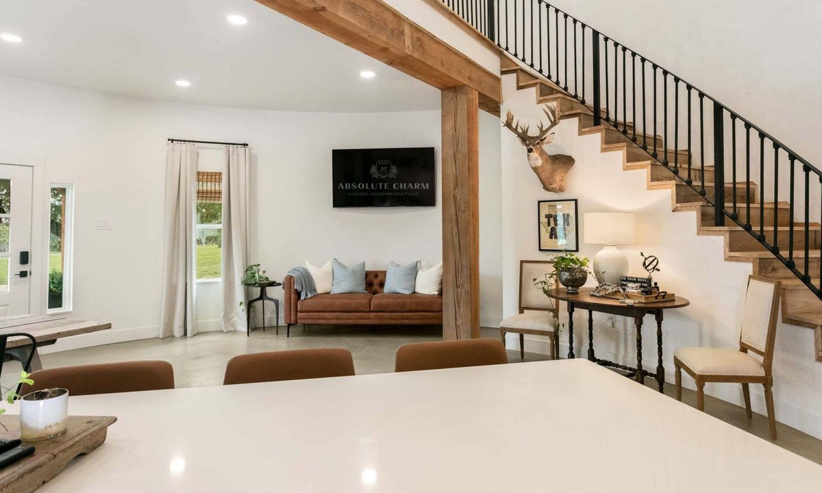 Fredericksburg House | Sileaux Ranch | Modern luxury farmhouse, minutes from Downtown