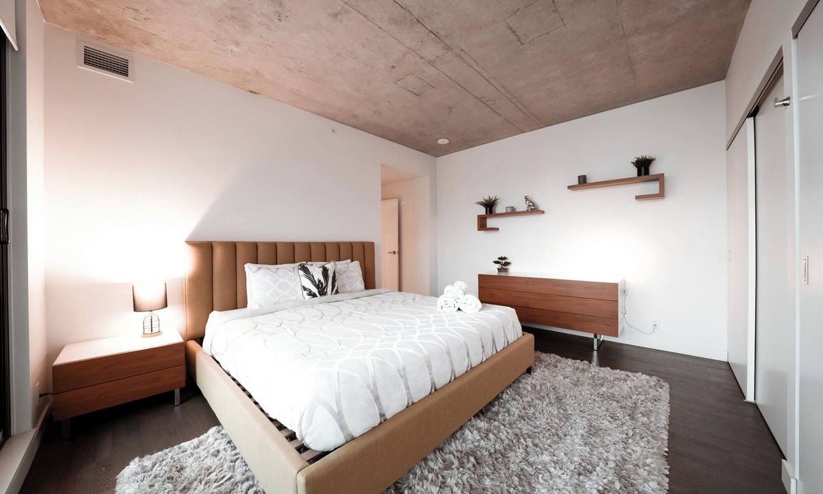Connaught Apartment | Sky Palace | Downtown Luxury Apartment Pool Gym