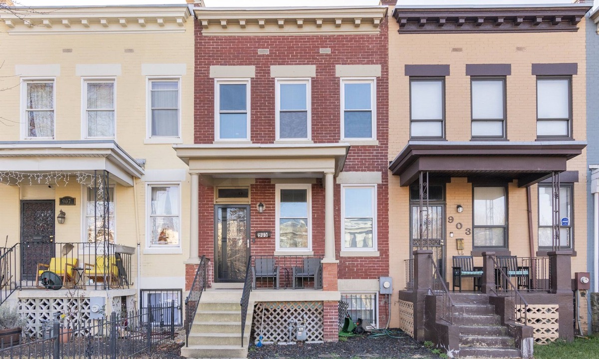 Near Northeast House | Sleek Modern 4BR Home Near Capitol Hill | Rooftop BBQ | High speed wifi