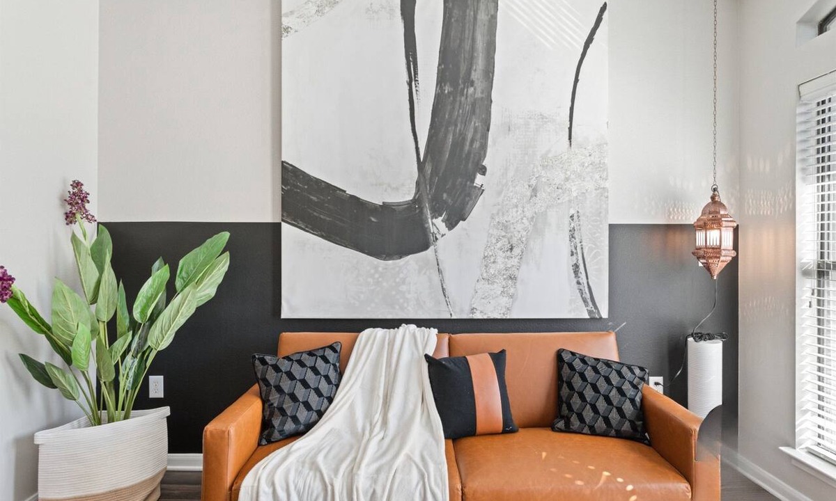St. Edwards Apartment | SoCo 1BR Getaway | EV Charging, Pool & Wi-Fi