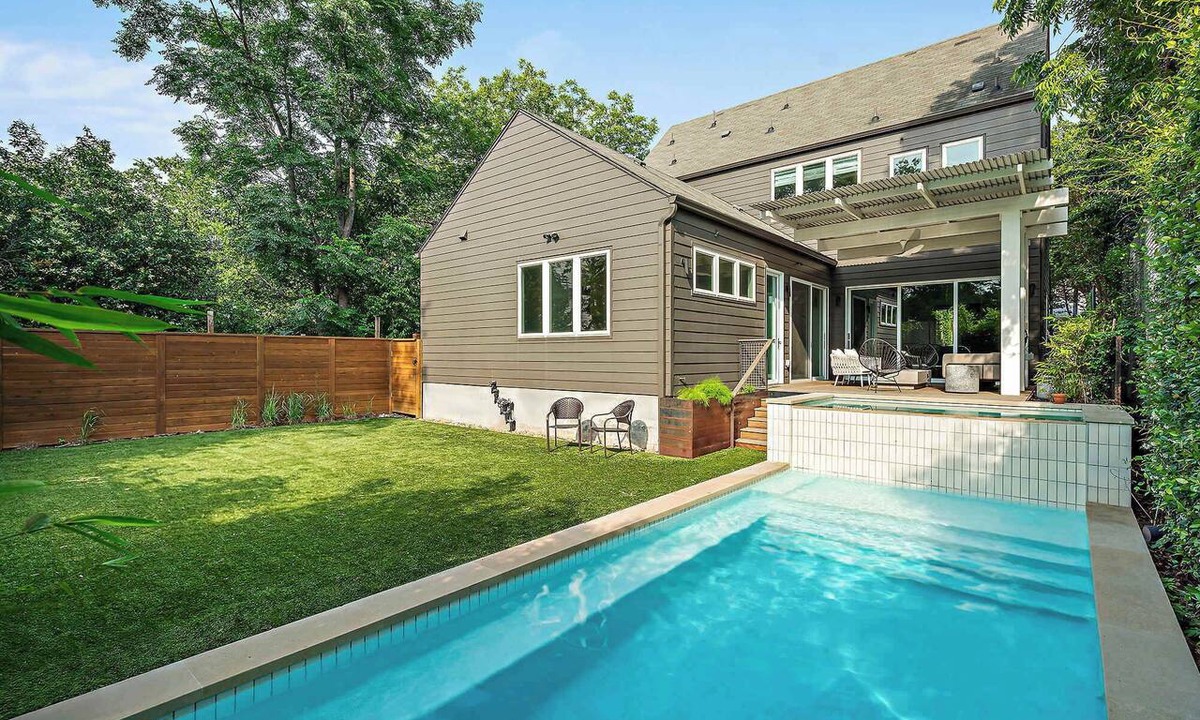 Bouldin House | SoCo Oasis | Pool | Gym | Fire Pit | DT ATX