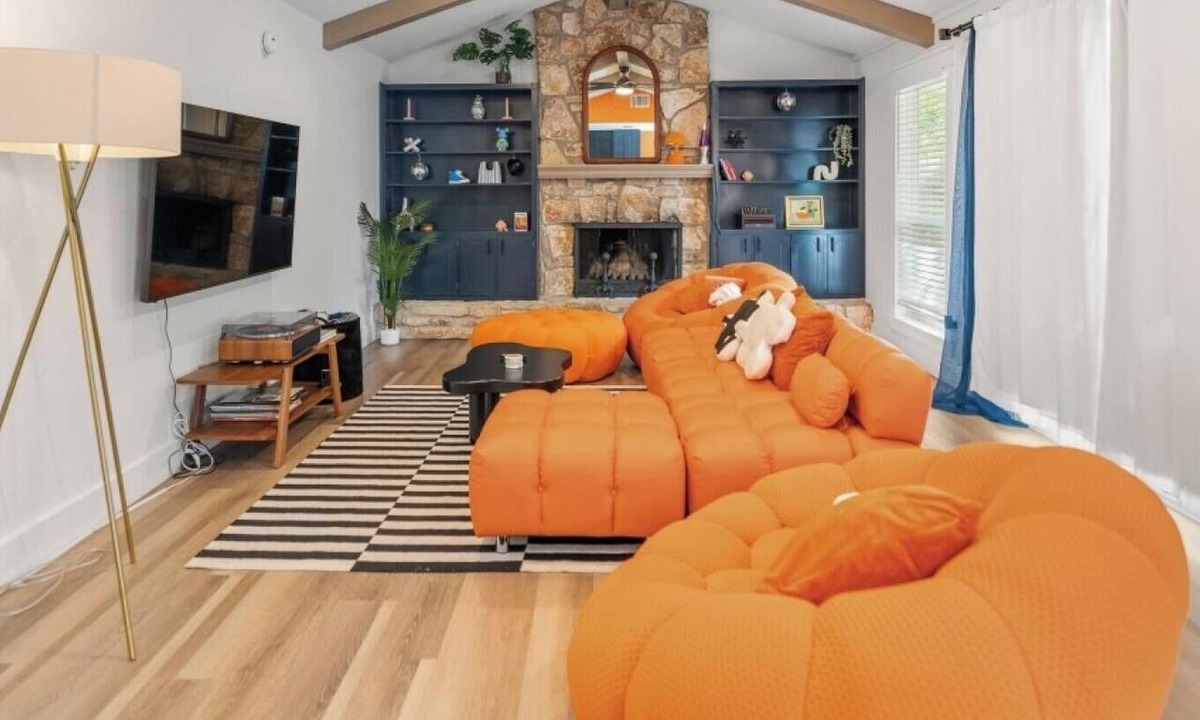 Austin House | SoCo & Zilker 3BR | Private Yard Retreat