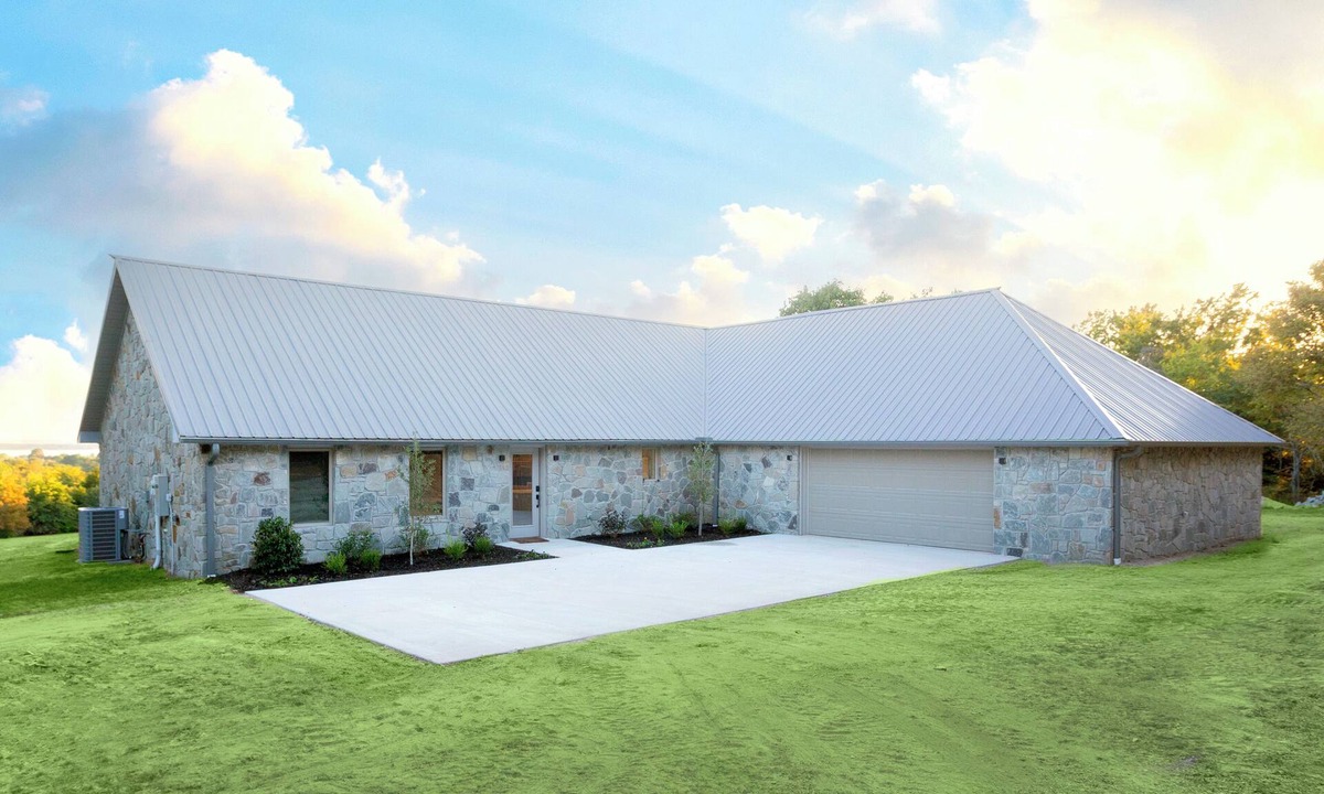 Porum House | "Solitude" Private 36 Acre Lakeview Retreat w2 Boat Slips-Duchess Creek Estates