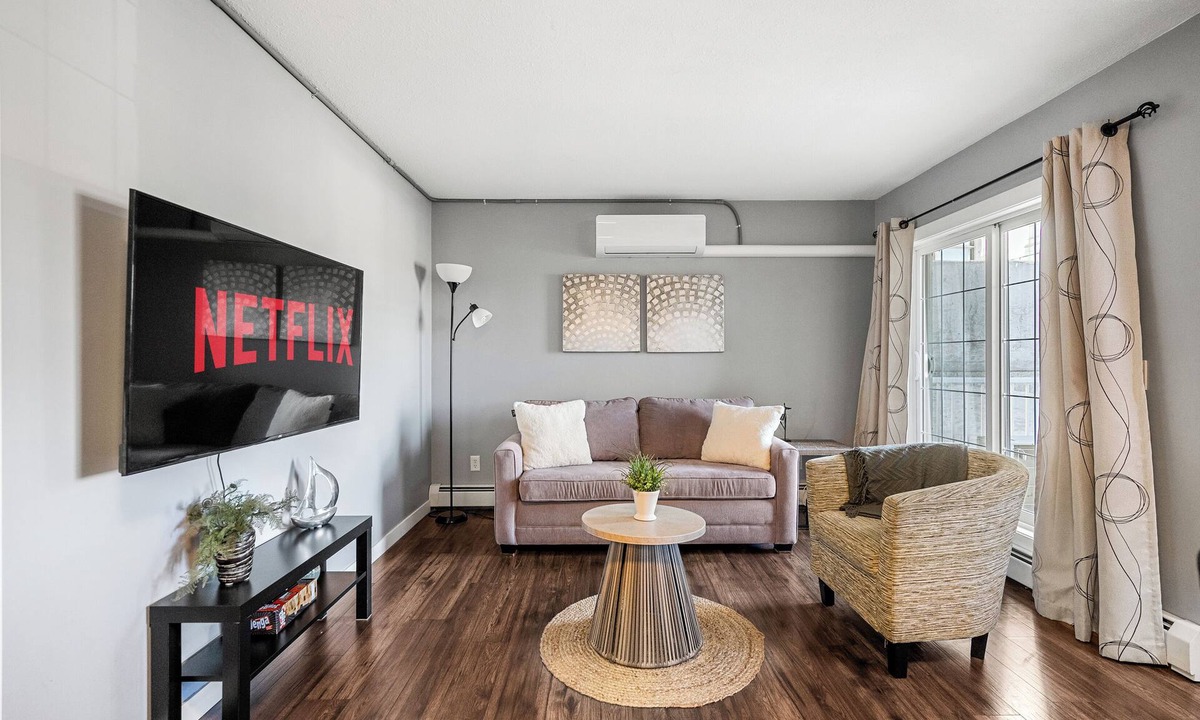 East Village Condo | Spacious 3-Bed Downtown, AC, Heated Underground Prkg, Near Saddledome & Stampede