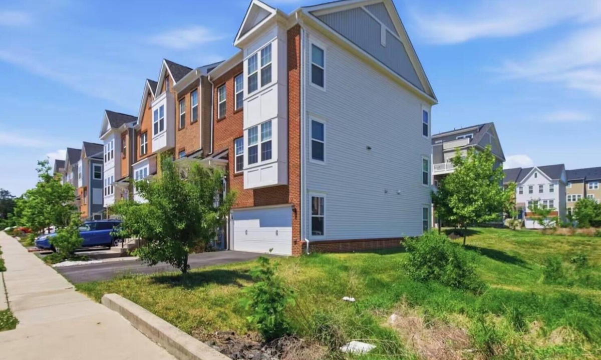 Hanover House | Spacious 3-bedroom, 3 level townhome in amazing Severn with amenities