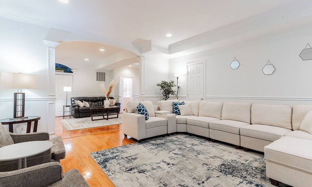 Springfield House | Spacious 5BR Retreat for Families & Groups, 4.5BA, Comfort & Style
