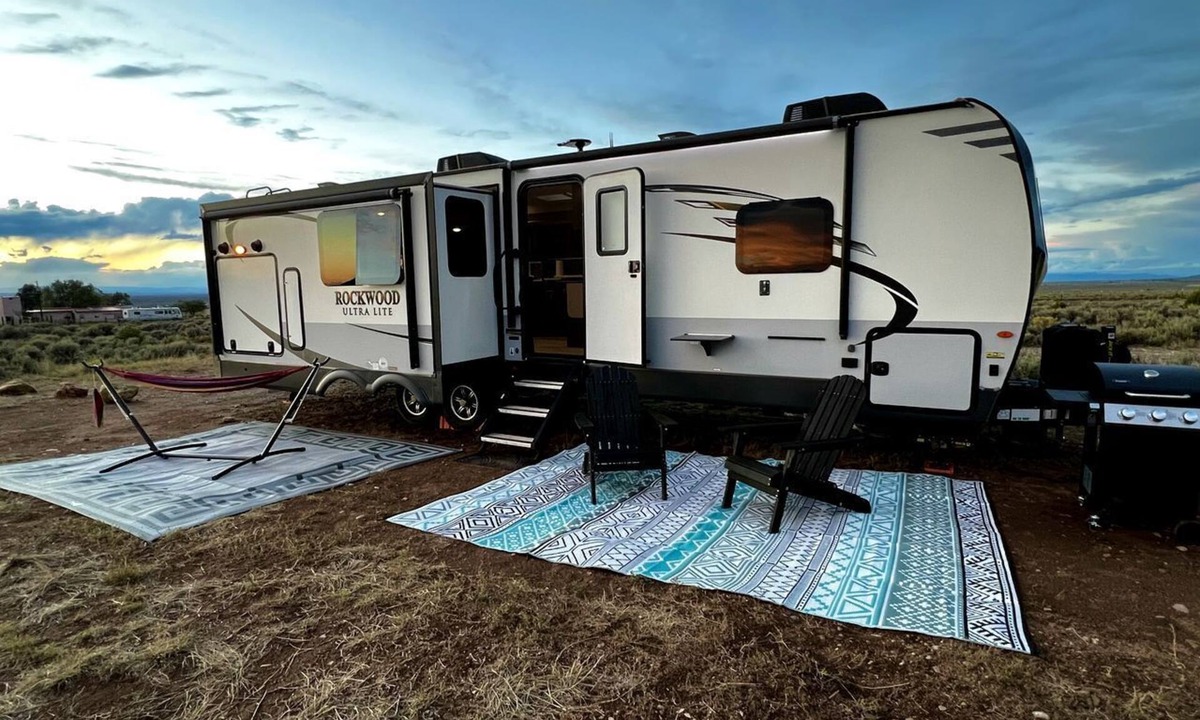 Questa House | Spacious Camper on a Llama Rescue Ranch with Stunning Views near Questa, New Mexico
