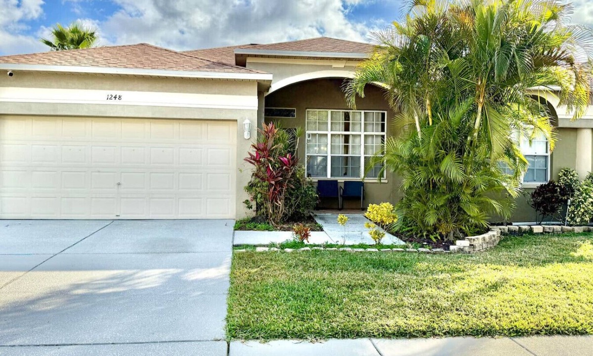 Brandon House | Spacious House w/Heated Pool & Hot Tub near Tampa