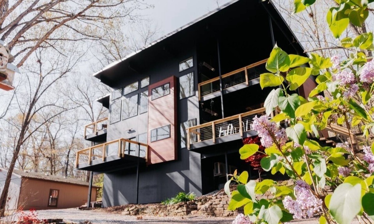Garfield House | Sparrow House and Carolina Cottage- 2 lakeview homes, Sleeps 18