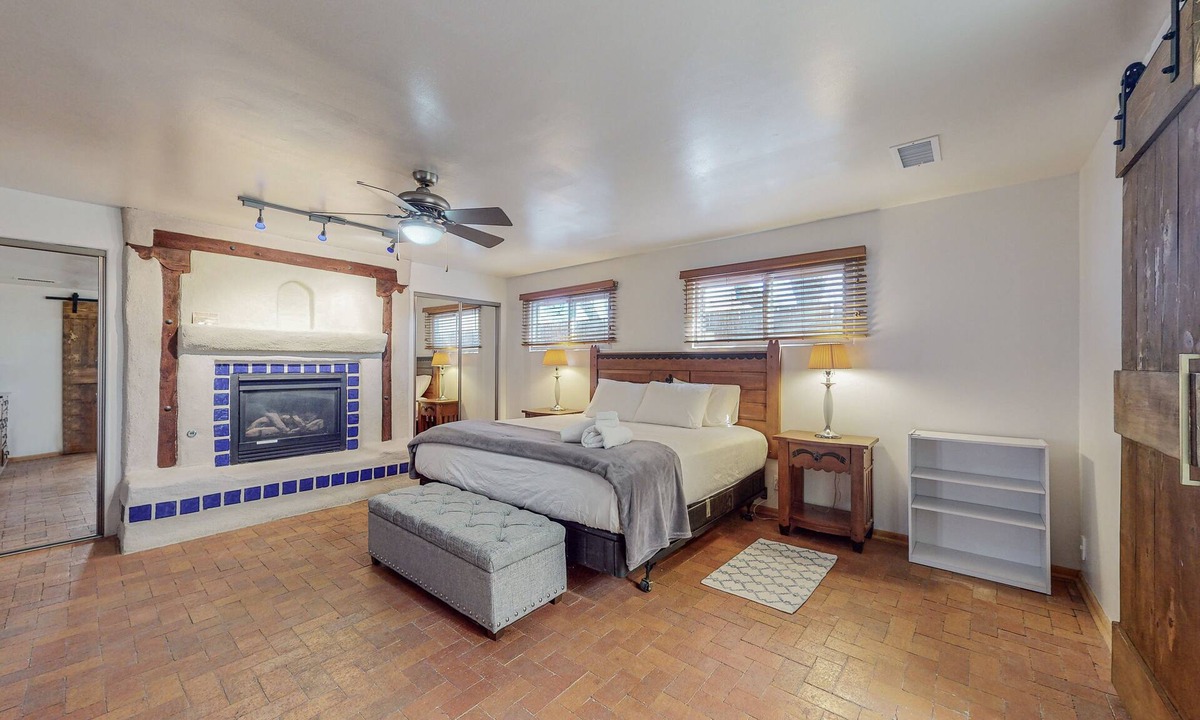 Nob Hill House | Special 50% off: UNM/Knobhill 1King BR-Retreat