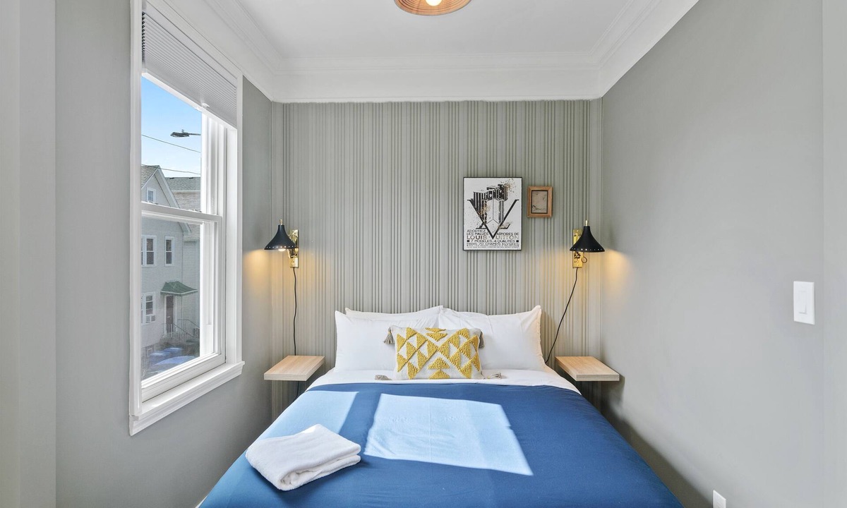 Pilsen Apartment | Spectacular Pilsen Studio for 2!