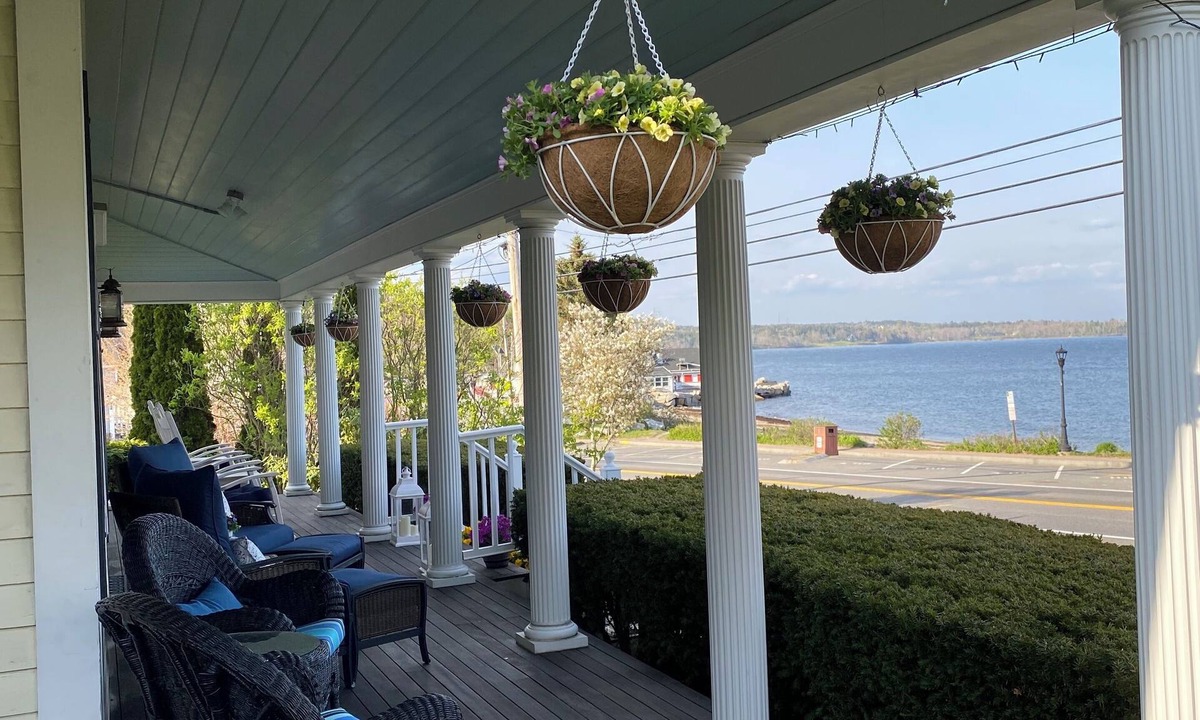 Lincolnville House | Spouter Inn Bed & Breakfast