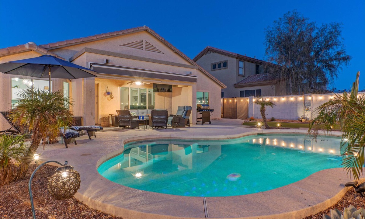 Estrella Mountain Ranch House | Spring Training, NASCAR - PIR, Hiking/Biking Trails, Golf, Htd Pool, Putting Green, Fire Pits, Bikes