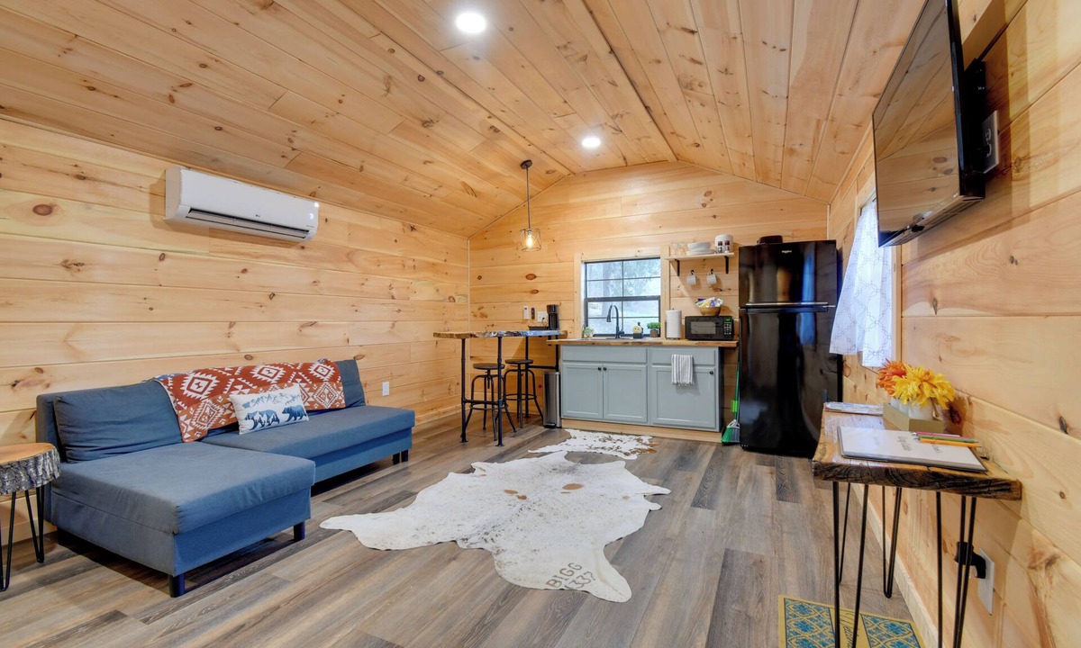 Lynx Cabin | Stout Cabin w/Fire Pit: 1 Mi to Ohio River!