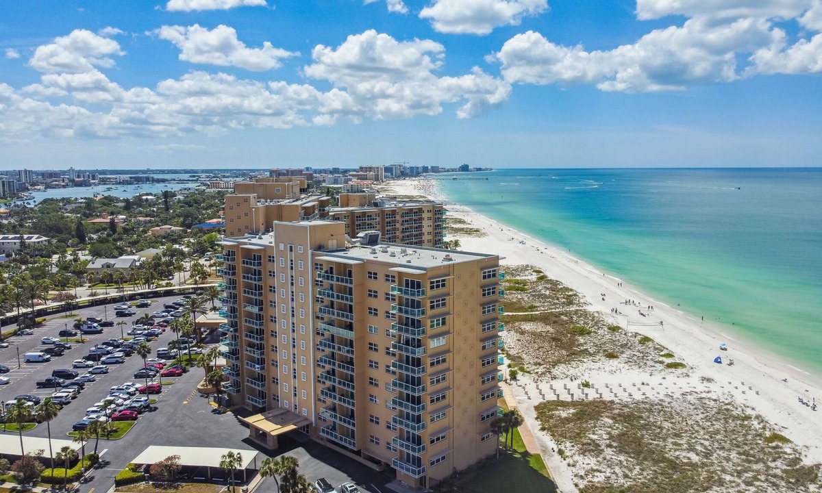 Bay Esplanade Condo | Stunning 1/1 Beachfront Oasis at Regatta Beach Club - Gulf Views Galore!