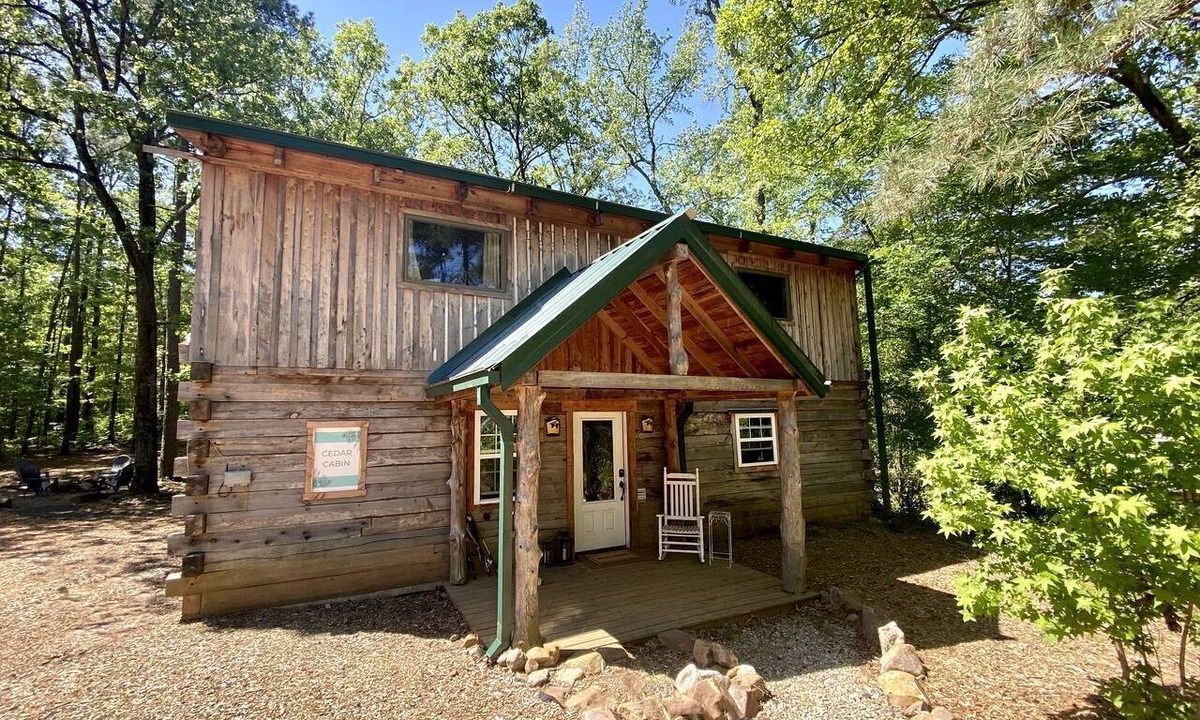 Boles Cabin | Stunning Group Cabin with Beautiful Surroundings and Hiking Trails in Arkansas