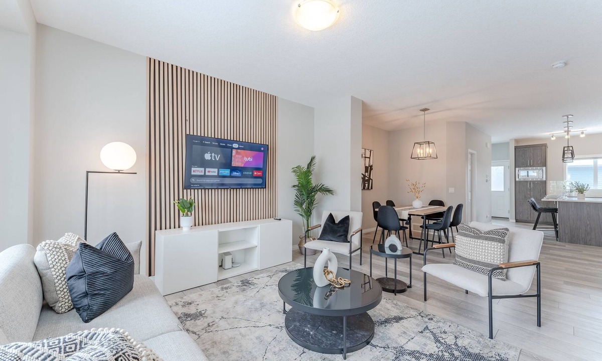 Northwest Calgary House | Stylish 3BR Home Family-Friendly Amenities 14min to Airport 20 mins to DT