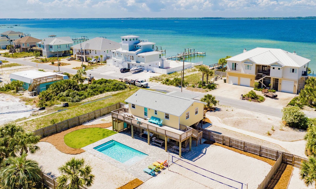 Villa Segunda House | Sunshine Beach House Private Heated Pool Walk to Sound & Gulf Pet Friendly