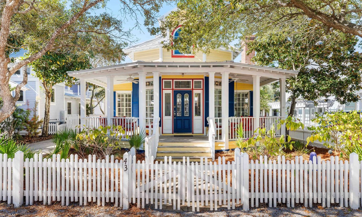 Seaside House | Sunshine, Seaside and Nobellah's Retreat/Pet Friendly/4 Bikes
