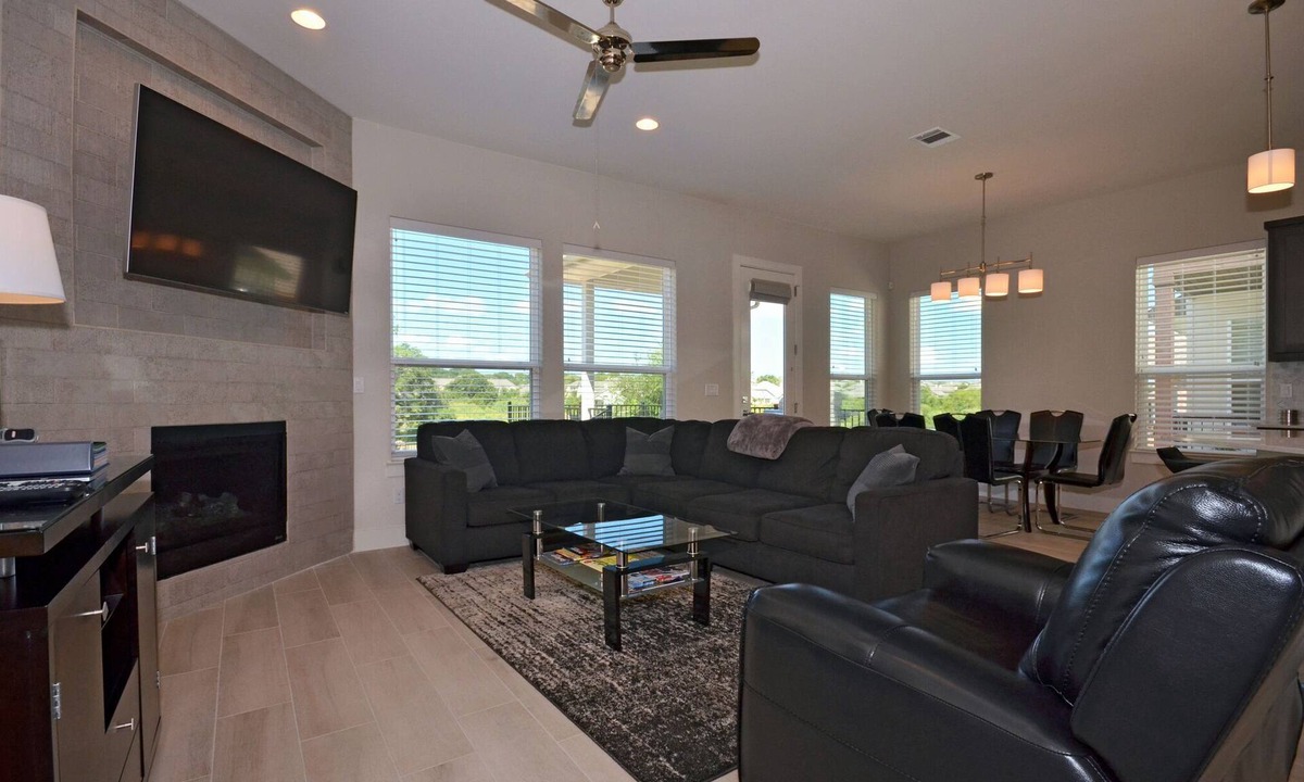 Sendero Springs House | SXSW, FORMULA 1, ACL, WEDDINGS, GRADUATIONS, JUST FOR FUN