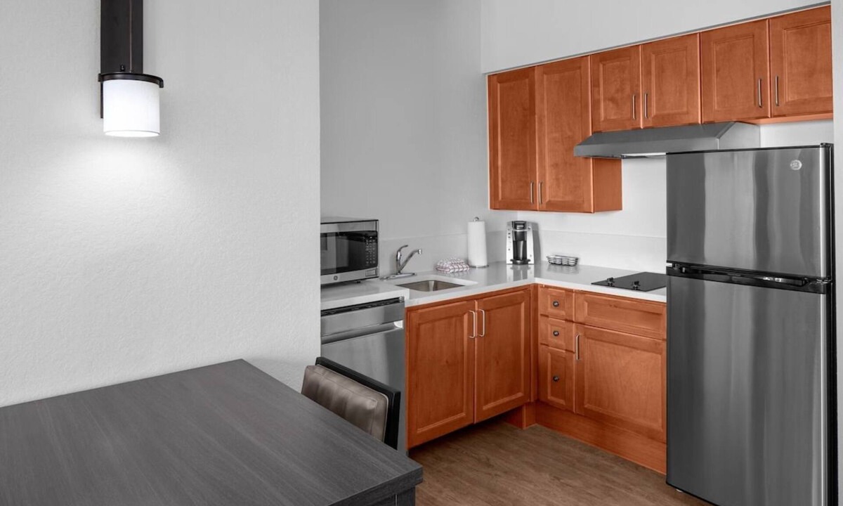 Oldsmar Hotel | Tampa Bay Retreat: Kitchen Suites, Outdoor Pool & Breakfast | 4 Units