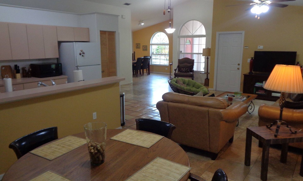 Lake Magdalene House | Tampa Bungalow - Hot Tub/Pets/4Bed 2Bath/Easy Tampa Bay Reach
