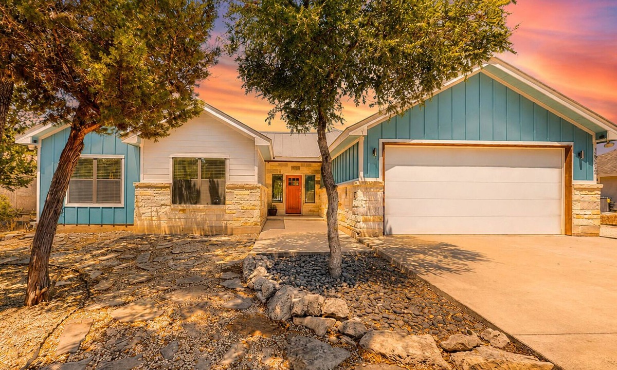 Spring Branch House | Tanglewood Retreat | Updated house in Spring Branch with a large yard