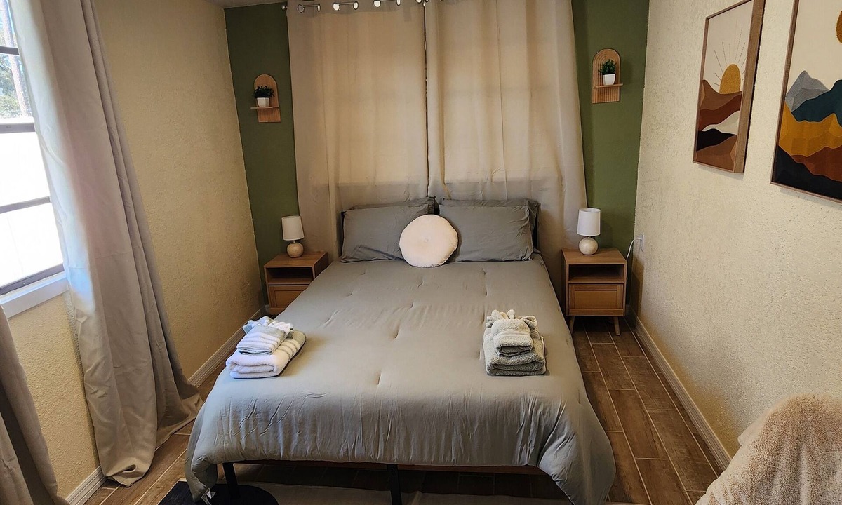 Temple Crest Apartment | The Cozy Nook/Lovely 1-bedroom studio with AC in vibrant Tampa