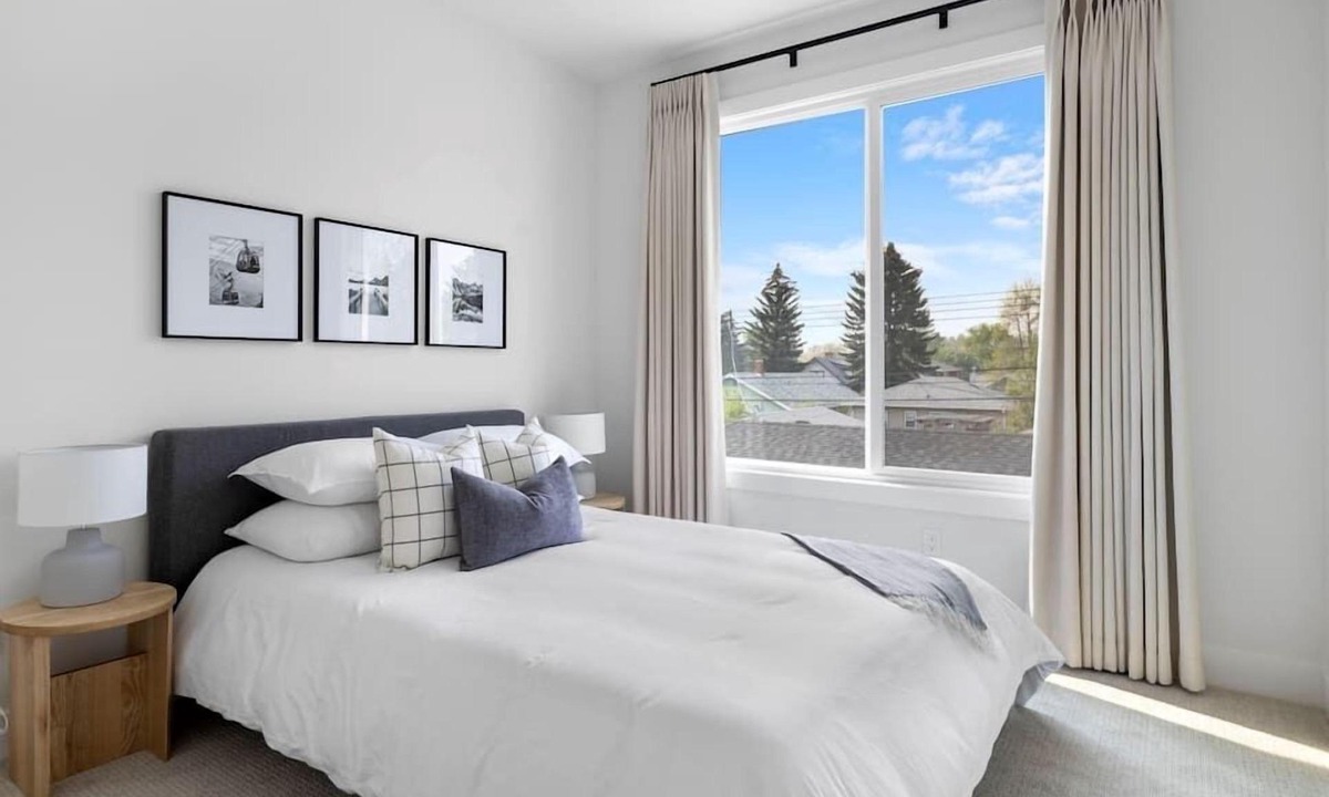 Crescent Heights House | The Crescendo: Luxury Family Home 3 Minutes to DT