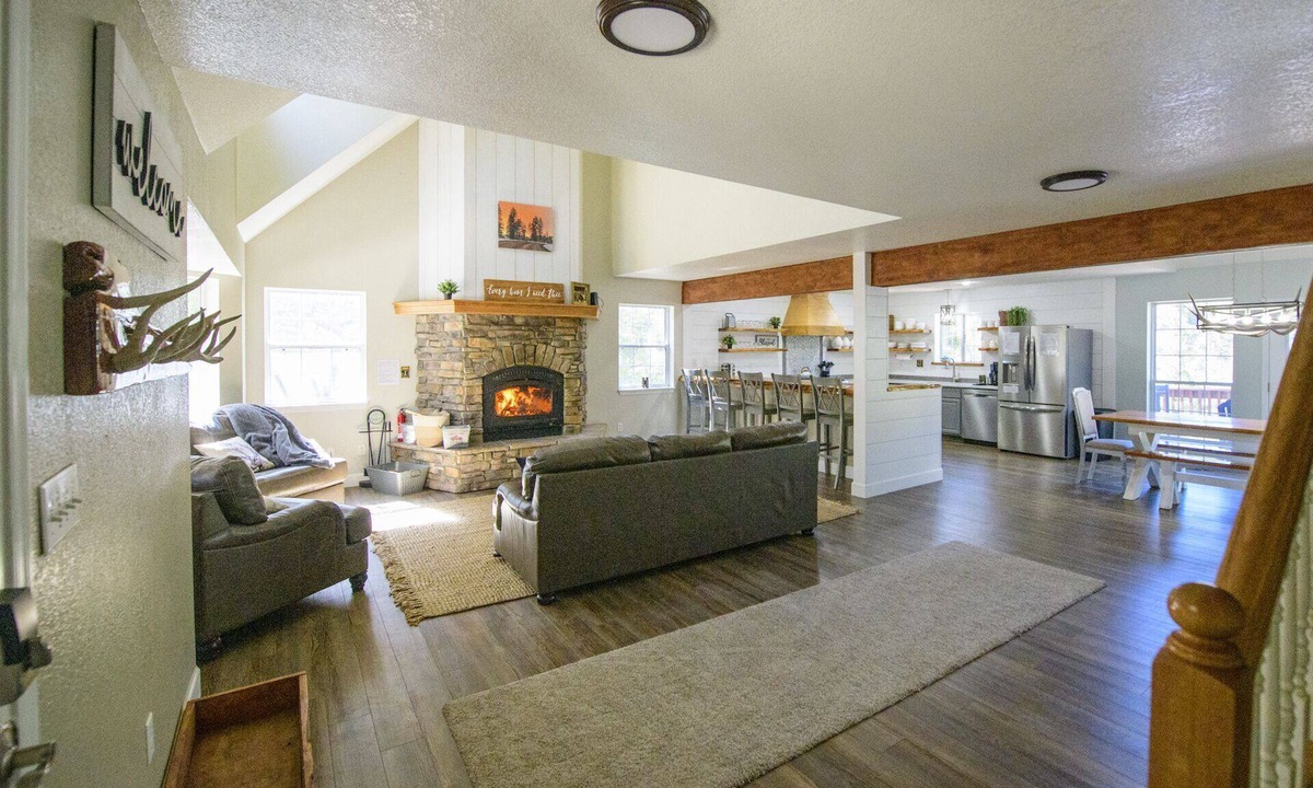 Cloudcroft Cabin | The Elk Chateau | Luxury Cloudcroft Cabin w/Theater 🎬 Arcade & Stunning Views