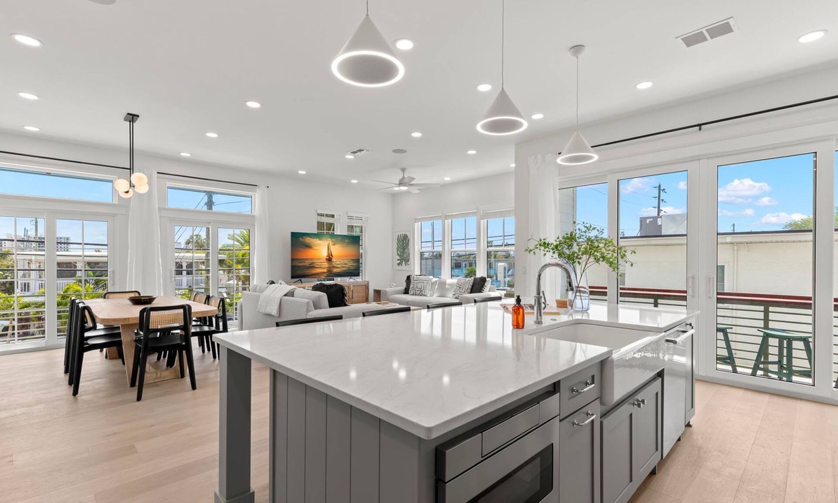 Clearwater Beach House | The Gemma Collection - 4 Stunning CWB Pool Homes