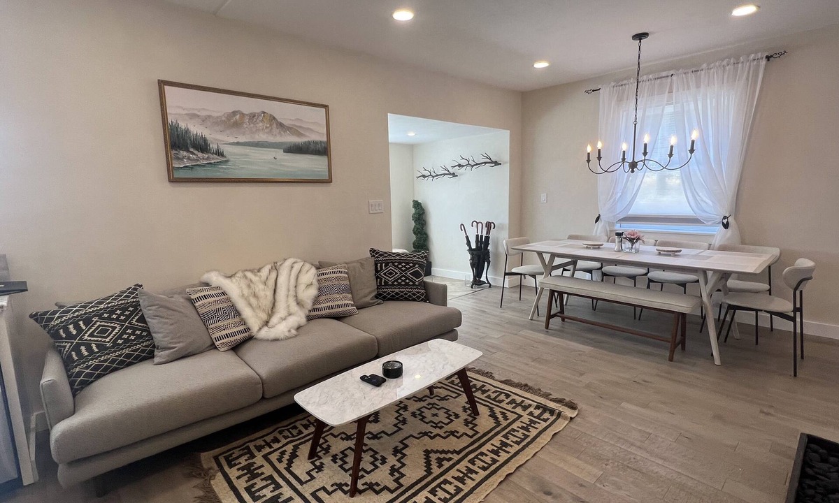 Bar Harbor House | The Reminisce! 5/3, Downtown, Hot Tub, Fenced Yard, Fire Table, Free Parking,Lux