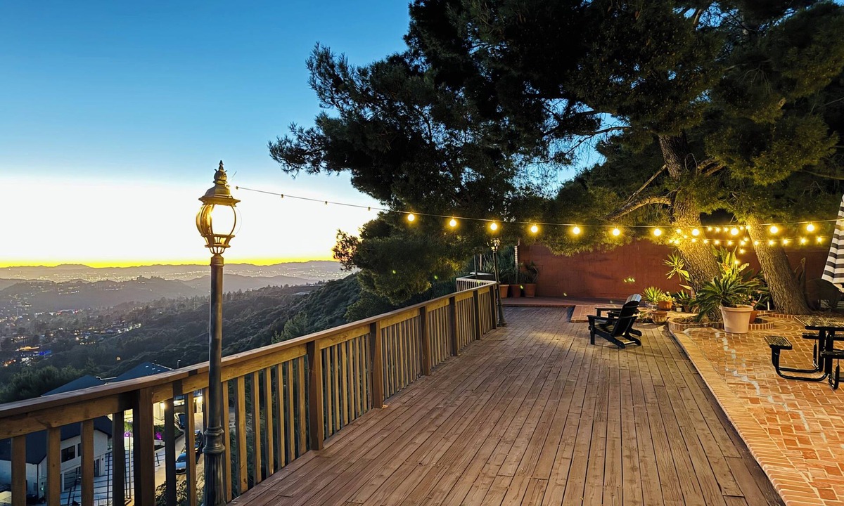 La Crescenta House | The View at Hawk's Perch