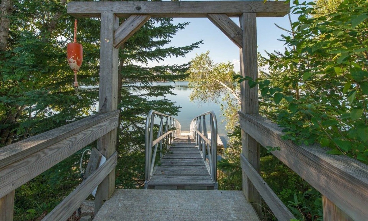 Boothbay Harbor Apartment | Three Schooners, an oasis just steps from downtown Boothbay Harbor
