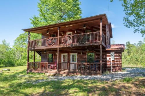 Murfreesboro House | Three-Suite Riverfront Retreat