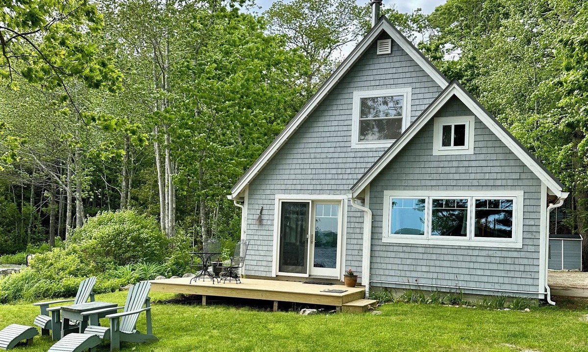 Orland Cabin | Toddy Pond Lakehouse - Beautiful sunrises, water fun, close coastal towns/parks