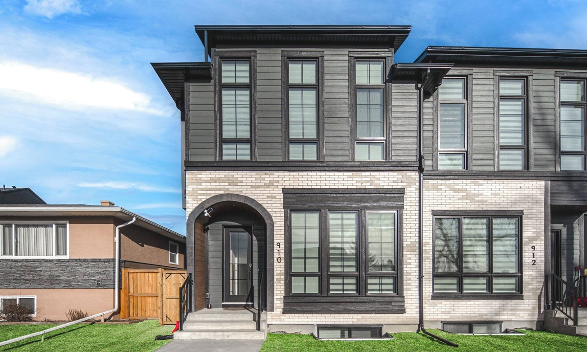 Renfrew House | Top 1% Luxury YYC | New Build | Mins to DT