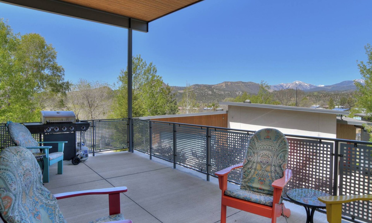 Durango House | Townhome with Awesome Views - 1 Mile to Downtown - 30+ Day Stay Required