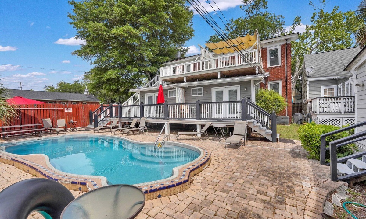 Dixon Park Condo | Tranquil Haven by Forsyth 7 minutes walk to Forsyth Park w/deck and pool!